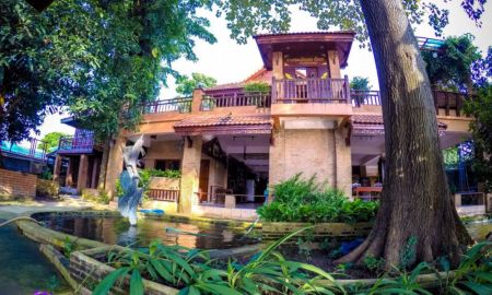 ขายบ้าน - ขายบ้านเรือนไทยประยุกต์ สวยงามมาก พร้อมที่ดินตั้งอยู่ริมแม่น้ำน้อย อ.ผักไห่ จ.พระนครศรีอยุธยา บนเนื้อที่ 429 ตรว. ราคาขายเพียง 18 ล้านบาทเท่านั้น (พร้