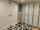 ให้เช่าคอนโด - คอนโด Renovate ใหม่กิ๊ก แบบ 3 ห้องนอน ในซอยร่วมฤดี A Newly Renovated 3 Bedroom Unit in Soi Ruamrudee