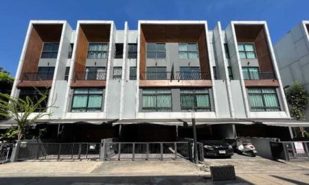ทาวน์เฮาส์ - ขายหรือให้เช่า บ้านทาวน์โฮม 3.5 ชั้น โครงการ ARDEN พัฒนาการ 20 ทิศดี เขตสวนหลวง กรุงเทพมหานคร